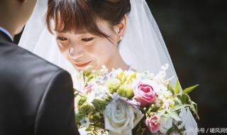 女生给男生看自己的影子