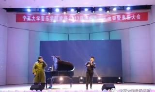 对面的女孩看过来舞蹈