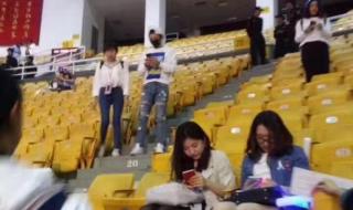 黄子韬现身鹿晗演唱会